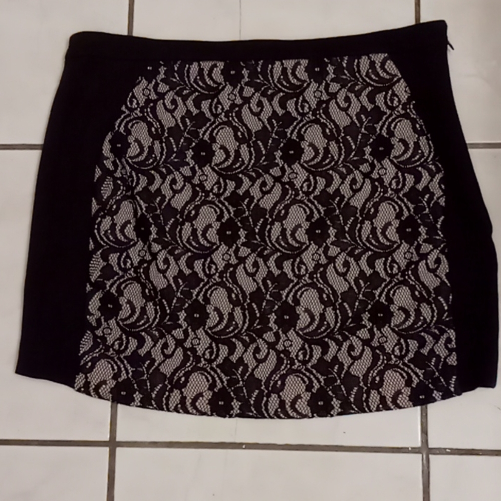 The Limited Black Front Lace Mini Side zipper Skirt S-8